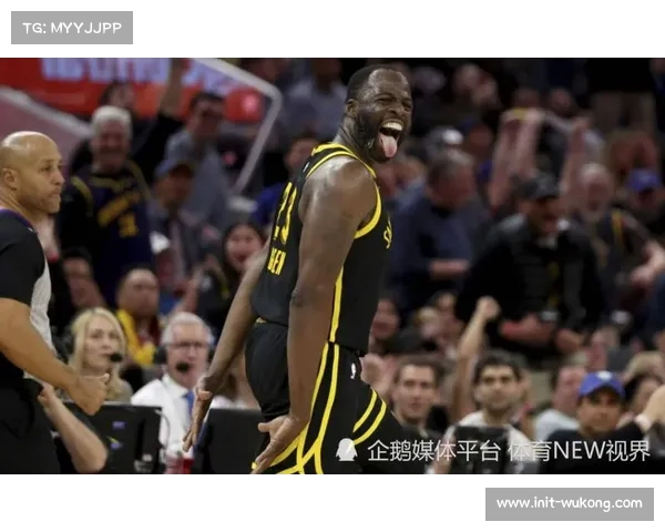 镜头聚焦:勇士队格林在一次成功的防守回合后,向队友强调站位细节。 镜头聚焦:勇士队格林在一次成功的防守回合后,向队友强调站位细节。